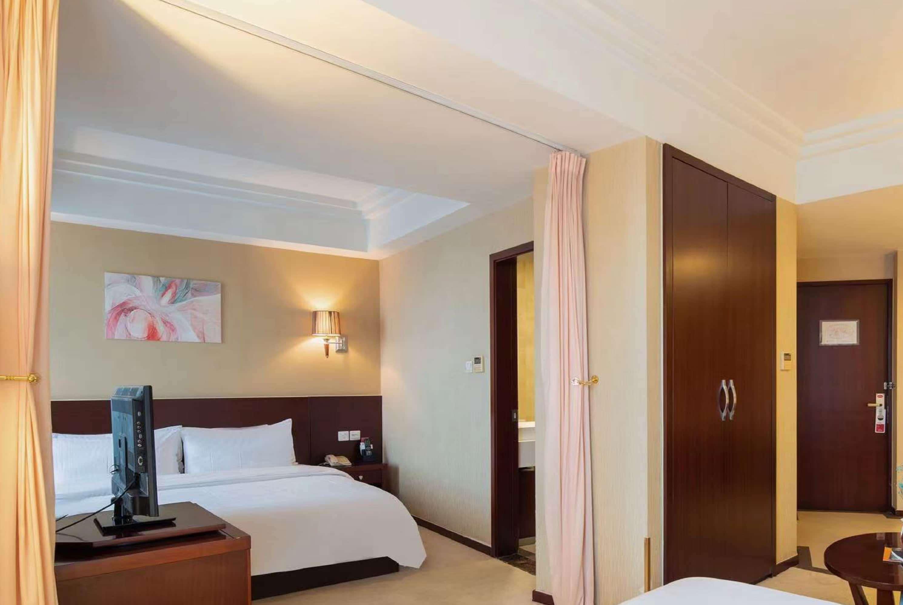 Ramada Shanghai Wujiaochang Экстерьер фото